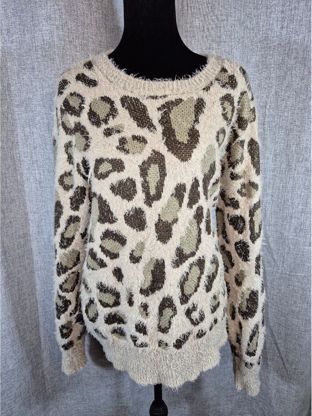 Size M Women’s Vintage America Animal Print Eyelash Knit Sweater